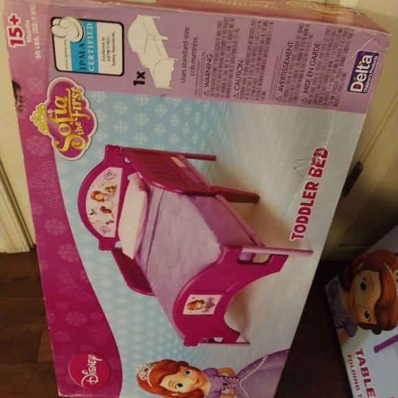 Sofia the first bedroom set and clothes sizes 5-6 - Picture 5 of 8